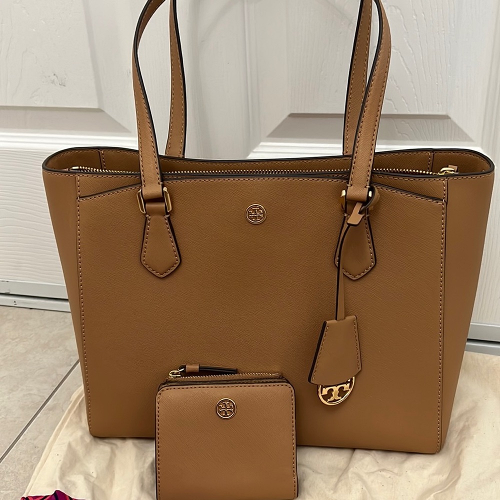 Tory Burch Leather shoulder bag WALLET NOT INCLUDED